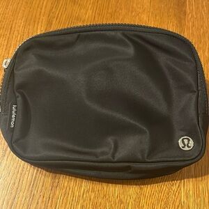 Lululemon everywhere belt bag large